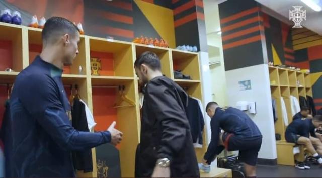 1668497305354024564.jpg cristiano-ronaldo-bruno-fernandes.jpg